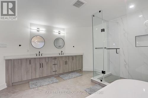 955 Portminster Court, Newmarket, ON - Indoor Photo Showing Bathroom