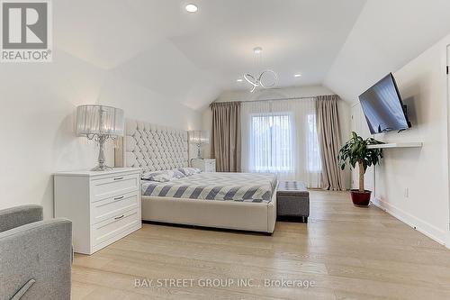 955 Portminster Court, Newmarket, ON - Indoor Photo Showing Bedroom