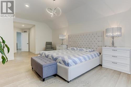 955 Portminster Court, Newmarket, ON - Indoor Photo Showing Bedroom