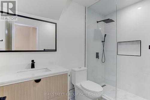 955 Portminster Court, Newmarket, ON - Indoor Photo Showing Bathroom