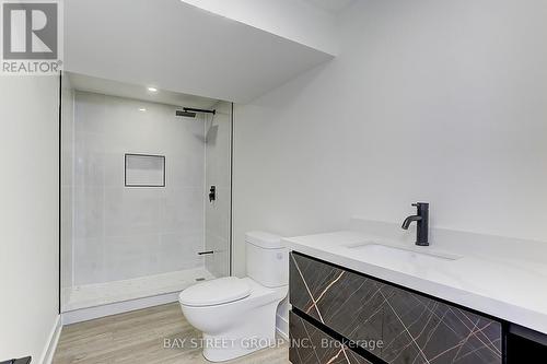 955 Portminster Court, Newmarket, ON - Indoor Photo Showing Bathroom