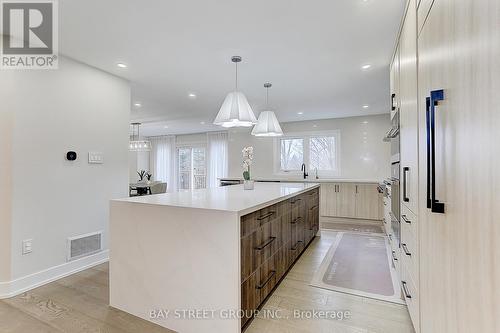 955 Portminster Court, Newmarket, ON - Indoor Photo Showing Kitchen