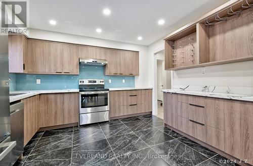 106 Wesley Street, Newmarket, ON - Indoor Photo Showing Kitchen