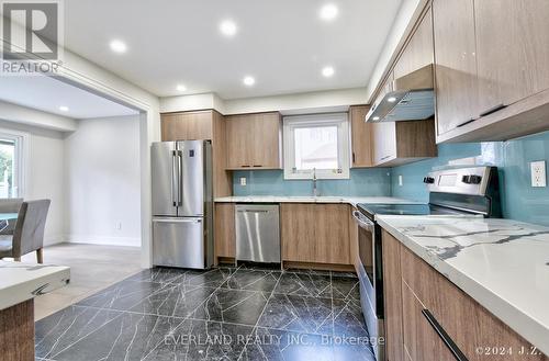 106 Wesley Street, Newmarket, ON - Indoor Photo Showing Kitchen