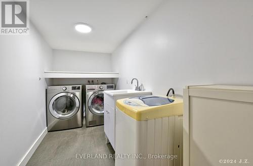 106 Wesley Street, Newmarket, ON - Indoor Photo Showing Laundry Room