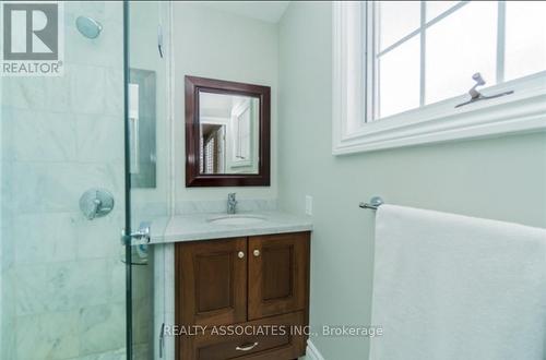 1654 Stonehaven Drive, Mississauga, ON - Indoor Photo Showing Bathroom