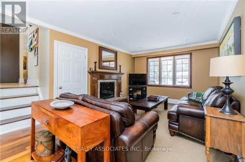 1654 Stonehaven Drive, Mississauga, ON - Indoor Photo Showing Living Room With Fireplace