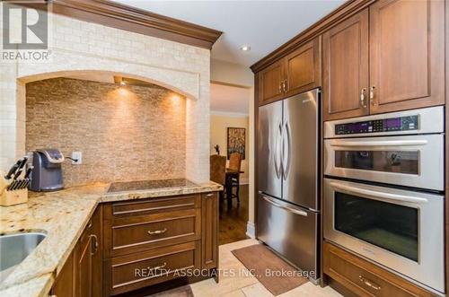 1654 Stonehaven Drive, Mississauga, ON - Indoor Photo Showing Kitchen