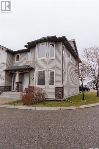 512 303 Slimmon Place, Saskatoon, SK - Outdoor With Facade