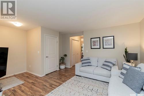 512 303 Slimmon Place, Saskatoon, SK - Indoor Photo Showing Living Room