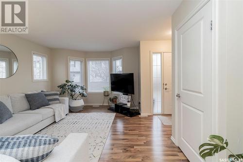 512 303 Slimmon Place, Saskatoon, SK - Indoor Photo Showing Living Room