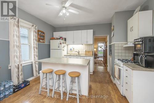 6510 Culp Street, Niagara Falls (216 - Dorchester), ON - Indoor Photo Showing Kitchen