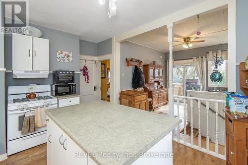 6510 Culp Street, Niagara Falls (216 - Dorchester), ON - Indoor Photo Showing Kitchen