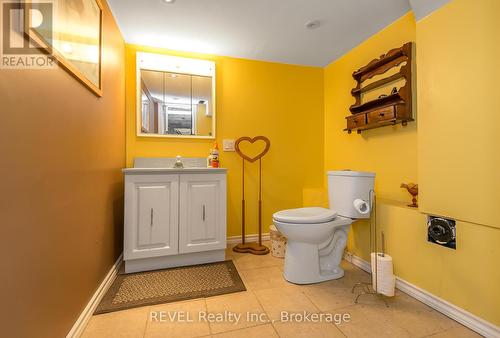 6510 Culp Street, Niagara Falls (216 - Dorchester), ON - Indoor Photo Showing Bathroom