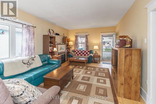 6510 Culp Street, Niagara Falls (216 - Dorchester), ON - Indoor Photo Showing Living Room