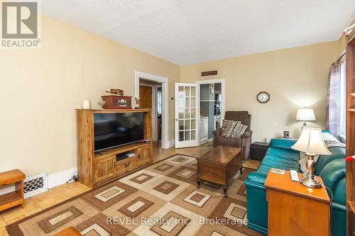 6510 Culp Street, Niagara Falls (216 - Dorchester), ON - Indoor Photo Showing Living Room