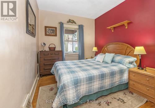 6510 Culp Street, Niagara Falls (216 - Dorchester), ON - Indoor Photo Showing Bedroom