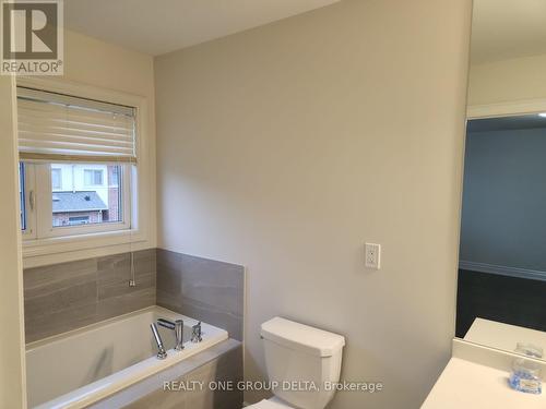 6 Quinton Ridge, Brampton, ON - Indoor Photo Showing Bathroom