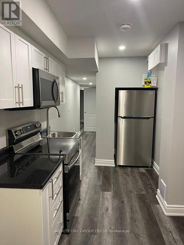 6 Quinton Ridge, Brampton, ON - Indoor Photo Showing Kitchen