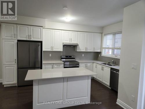 6 Quinton Ridge, Brampton, ON - Indoor Photo Showing Kitchen With Double Sink