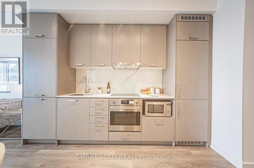 1912 - 38 Honeycrisp Crescent, Vaughan, ON - Indoor Photo Showing Kitchen