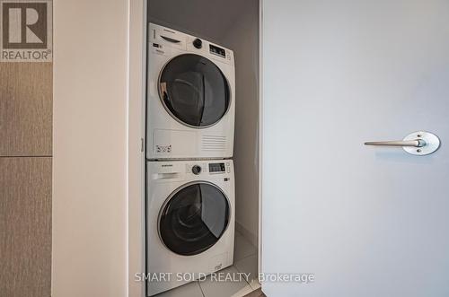 1912 - 38 Honeycrisp Crescent, Vaughan, ON - Indoor Photo Showing Laundry Room