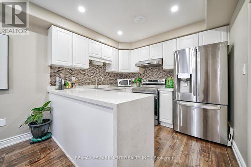 810 Shepherd Place, Milton, ON - Indoor Photo Showing Kitchen With Upgraded Kitchen