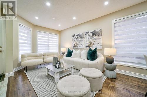 810 Shepherd Place, Milton, ON - Indoor Photo Showing Living Room