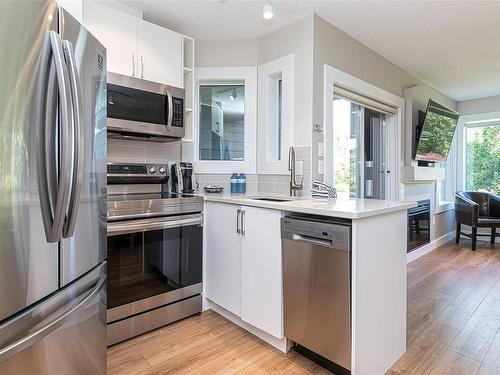 714-1600 Stroulger Rd, Nanoose Bay, BC - Indoor Photo Showing Kitchen