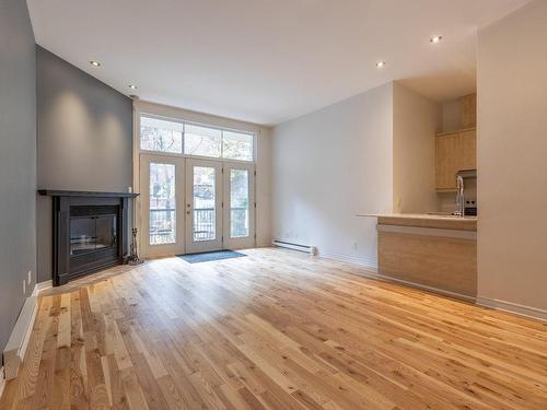 Salon - 1-1060 Rue Ste-Élisabeth, Montréal (Ville-Marie), QC - Indoor Photo Showing Living Room With Fireplace