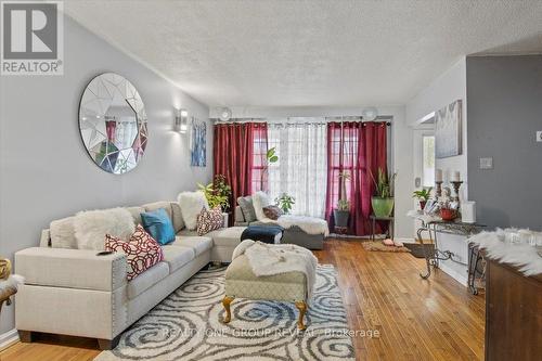 578 Lakeview Avenue, Oshawa, ON - Indoor Photo Showing Living Room