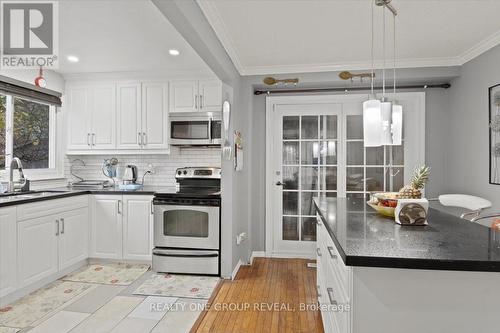 578 Lakeview Avenue, Oshawa, ON - Indoor Photo Showing Kitchen With Upgraded Kitchen