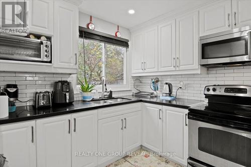 578 Lakeview Avenue, Oshawa, ON - Indoor Photo Showing Kitchen With Double Sink With Upgraded Kitchen