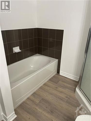 139 Harthill Way Unit#D, Ottawa, ON - Indoor Photo Showing Bathroom