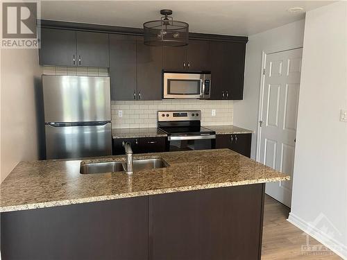 139 Harthill Way Unit#D, Ottawa, ON - Indoor Photo Showing Kitchen With Stainless Steel Kitchen With Double Sink With Upgraded Kitchen