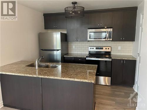 139 Harthill Way Unit#D, Ottawa, ON - Indoor Photo Showing Kitchen With Stainless Steel Kitchen With Double Sink With Upgraded Kitchen