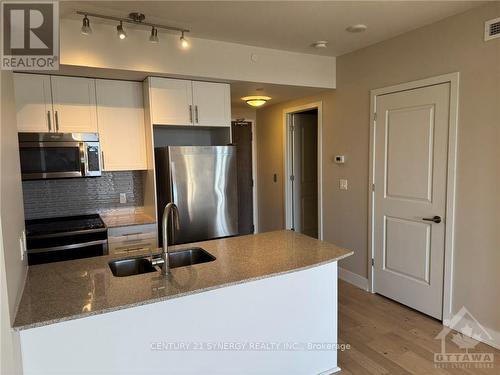 1009 - 485 Richmond Road, Ottawa, ON - Indoor Photo Showing Kitchen