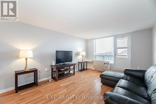 512 - 6720 Glen Erin Drive, Mississauga, ON - Indoor Photo Showing Living Room