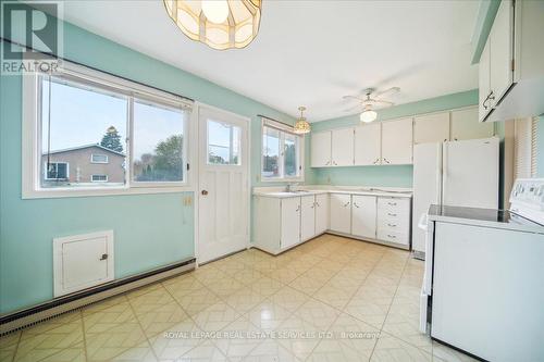 1499 Seaview Drive, Mississauga, ON - Indoor Photo Showing Kitchen