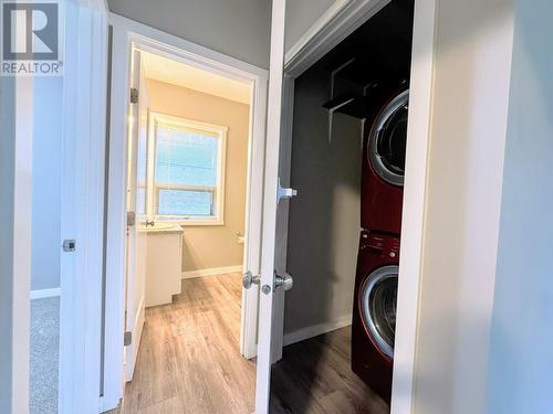 922 8Th Avenue, Invermere, BC - Indoor Photo Showing Laundry Room