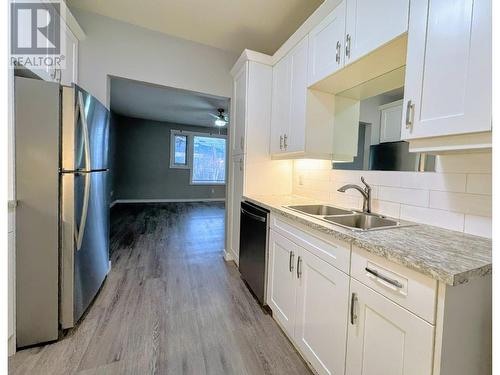 922 8Th Avenue, Invermere, BC - Indoor Photo Showing Kitchen With Double Sink