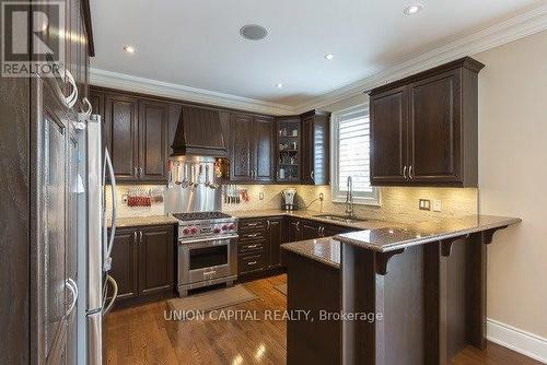 57 Routledge Drive, Richmond Hill, ON - Indoor Photo Showing Kitchen With Upgraded Kitchen