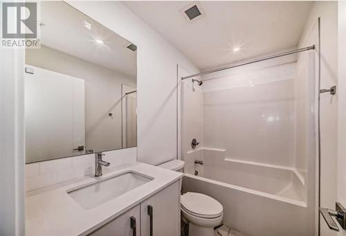 2409, 395 Skyview Parkway Ne, Calgary, AB - Indoor Photo Showing Bathroom