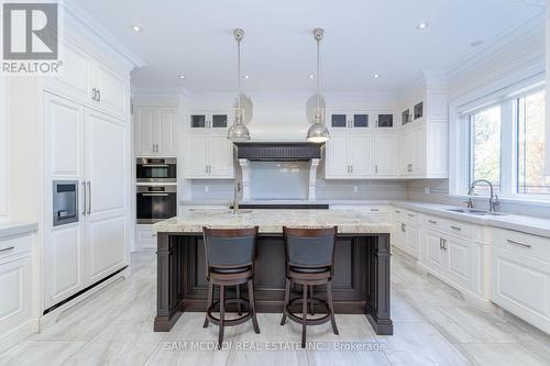 1689 Carolyn Road, Mississauga, ON - Indoor Photo Showing Kitchen With Upgraded Kitchen