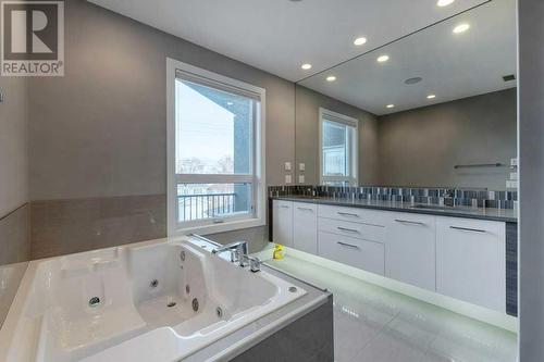 2012 22 Avenue Nw, Calgary, AB - Indoor Photo Showing Bathroom