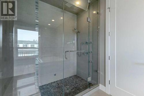 2012 22 Avenue Nw, Calgary, AB - Indoor Photo Showing Bathroom