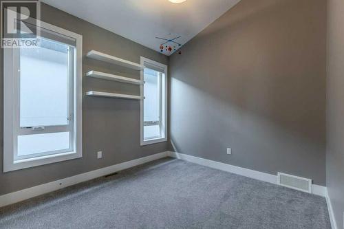 2012 22 Avenue Nw, Calgary, AB - Indoor Photo Showing Other Room