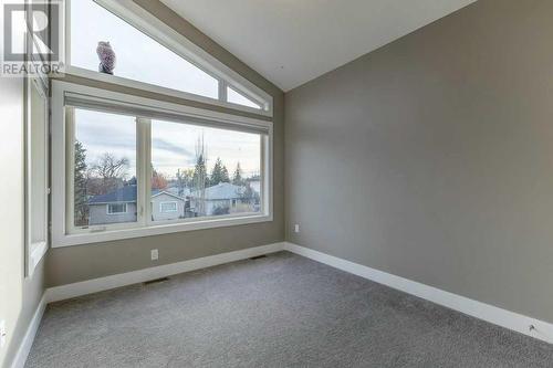 2012 22 Avenue Nw, Calgary, AB - Indoor Photo Showing Other Room