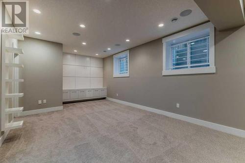 2012 22 Avenue Nw, Calgary, AB - Indoor Photo Showing Other Room