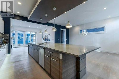 2012 22 Avenue Nw, Calgary, AB - Indoor Photo Showing Kitchen With Upgraded Kitchen